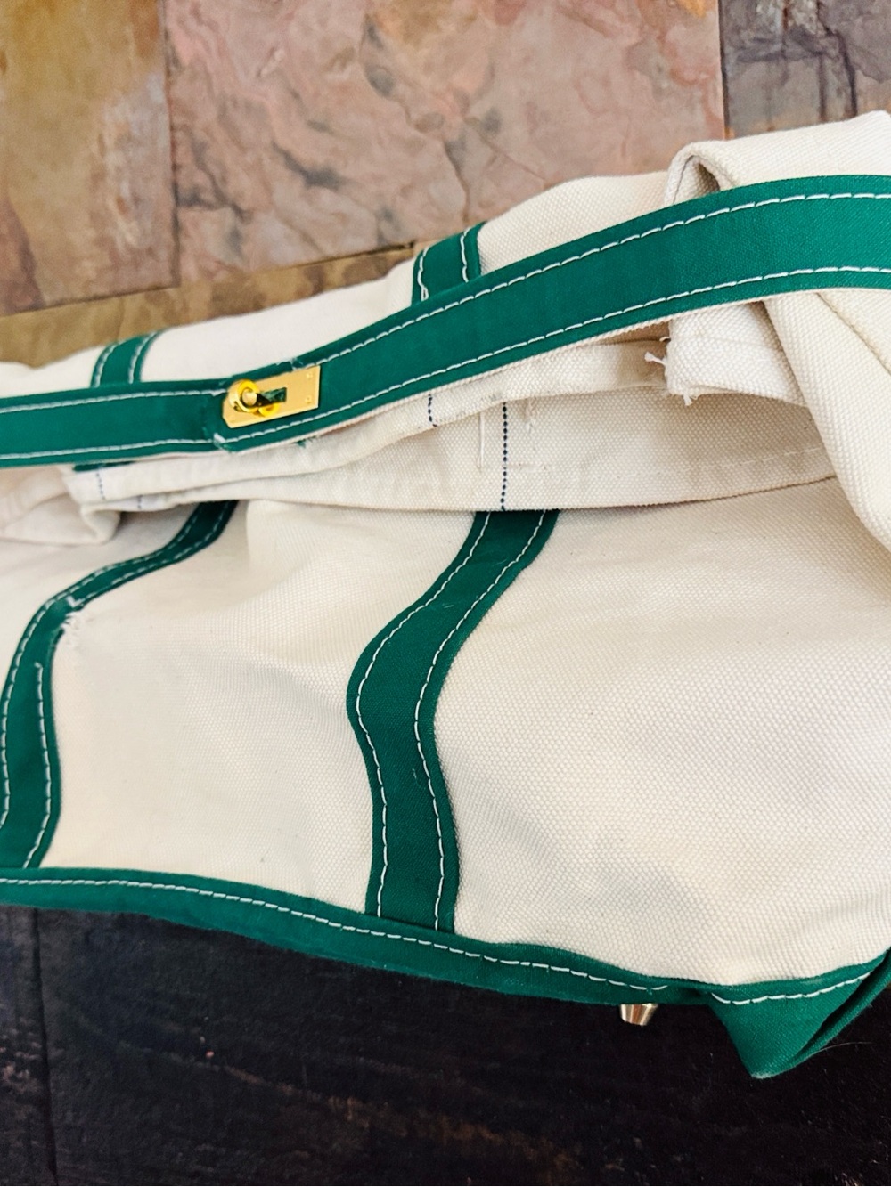 THE IT SUMMER BAG - THE BOAT-YARD | THE CLUTCH IN VINTAGE GREEN - Picture 6 of 16